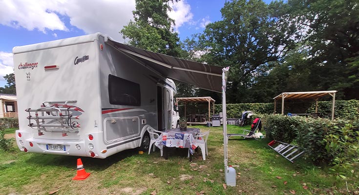 caravane sur un emplacement nu