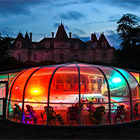 soirée dans la piscine couverte du camping Château la Forêt