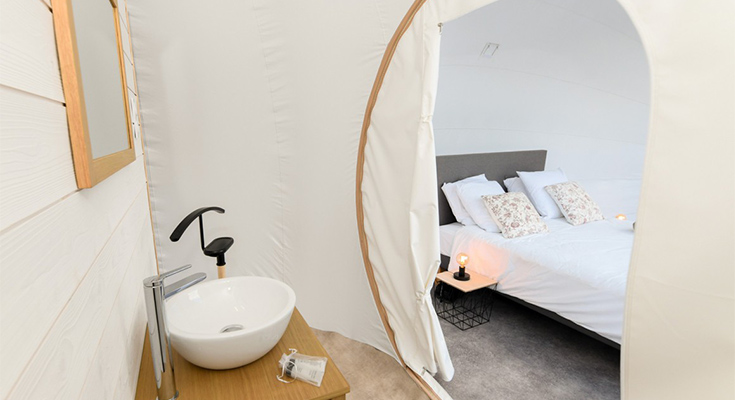 lit de la chambre de la bubble room