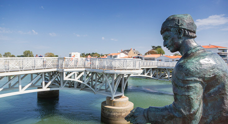 monument et pont de Saint Gilles Croix de Vie