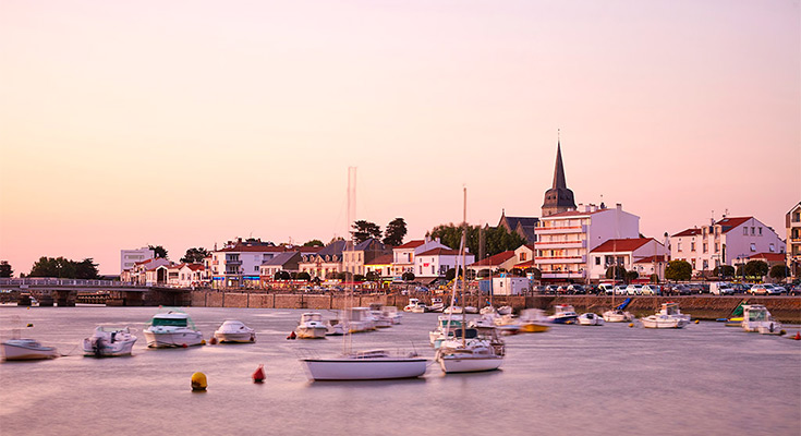 coucher de soleil sur le port de Saint Gille Croix de Vie